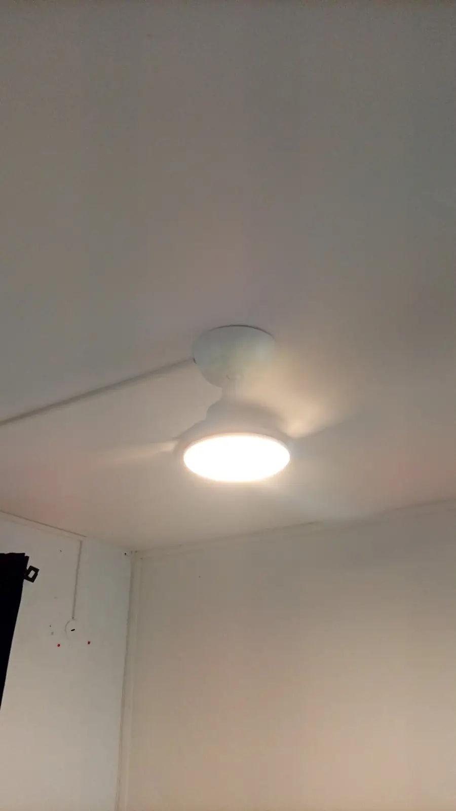 Après l'installation d'un brasseur d'air par Mes Primes Rénovations, en Martinique ou en Guadeloupe