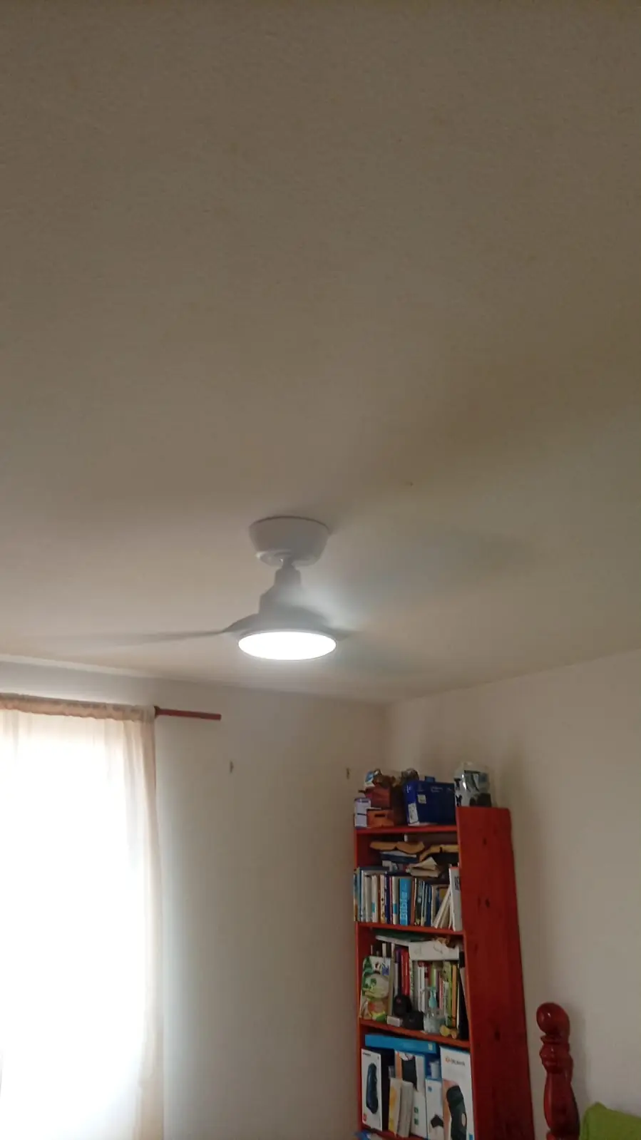 Après l'installation d'un brasseur d'air par Mes Primes Rénovations, en Martinique ou en Guadeloupe
