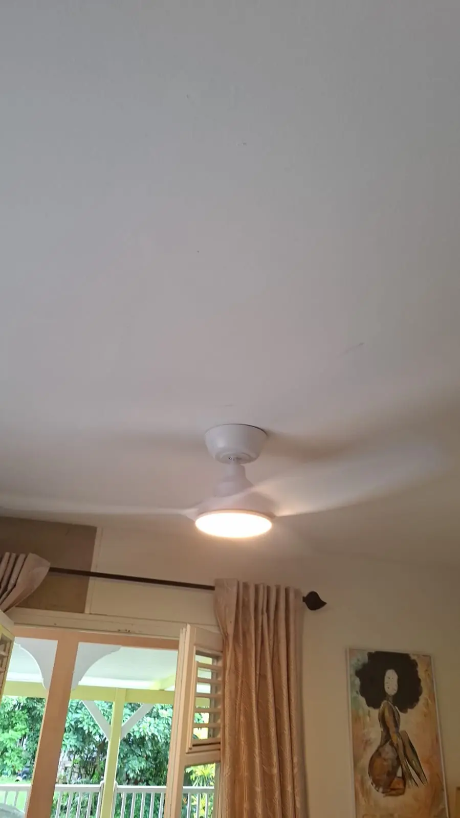 Après l'installation d'un brasseur d'air par Mes Primes Rénovations, en Martinique ou en Guadeloupe