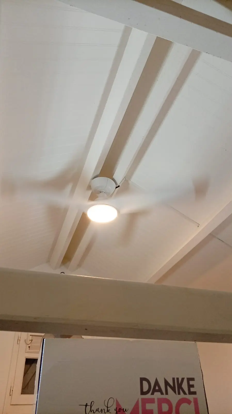 Après l'installation d'un brasseur d'air par Mes Primes Rénovations, en Martinique ou en Guadeloupe