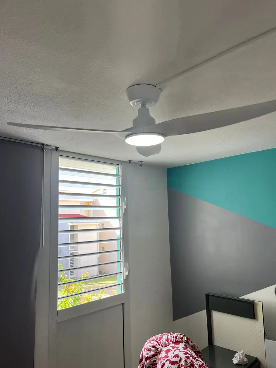 Après l'installation d'un brasseur d'air par Mes Primes Rénovations, en Martinique ou en Guadeloupe