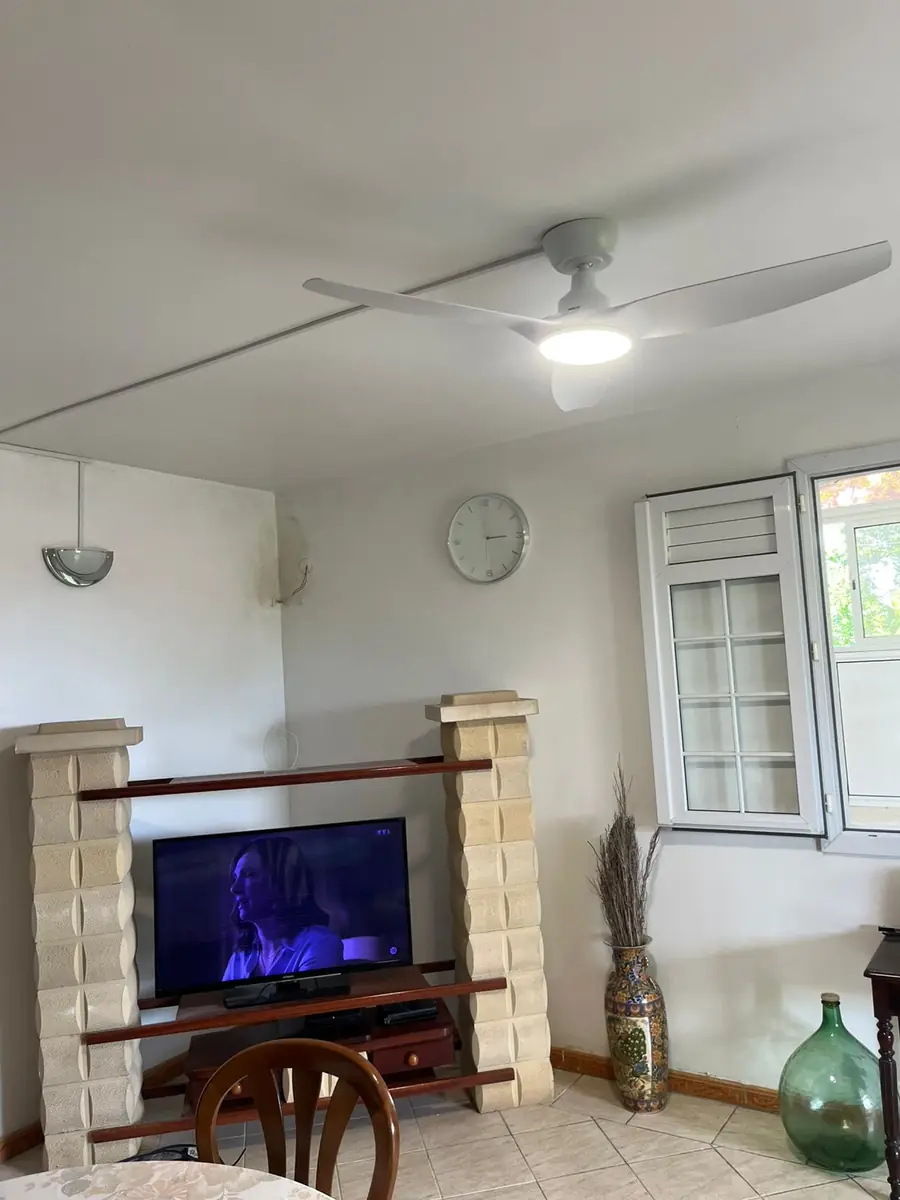 Après l'installation d'un brasseur d'air par Mes Primes Rénovations, en Martinique ou en Guadeloupe