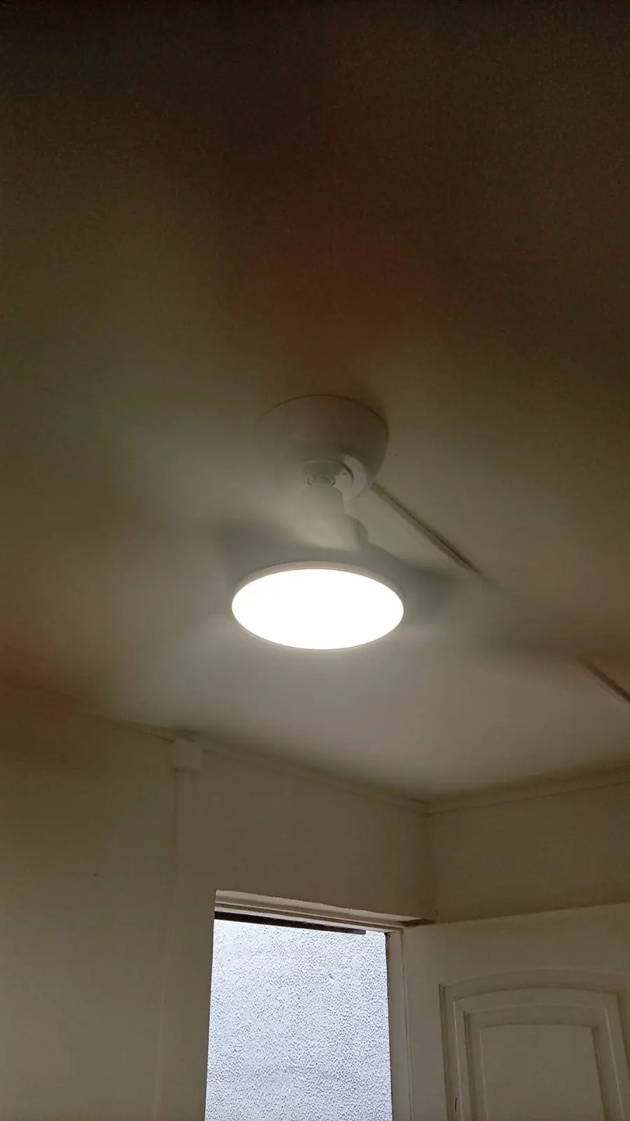 Après l'installation d'un brasseur d'air par Mes Primes Rénovations, en Martinique ou en Guadeloupe