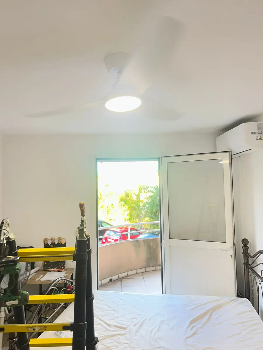 Après l'installation d'un brasseur d'air par Mes Primes Rénovations, en Martinique ou en Guadeloupe