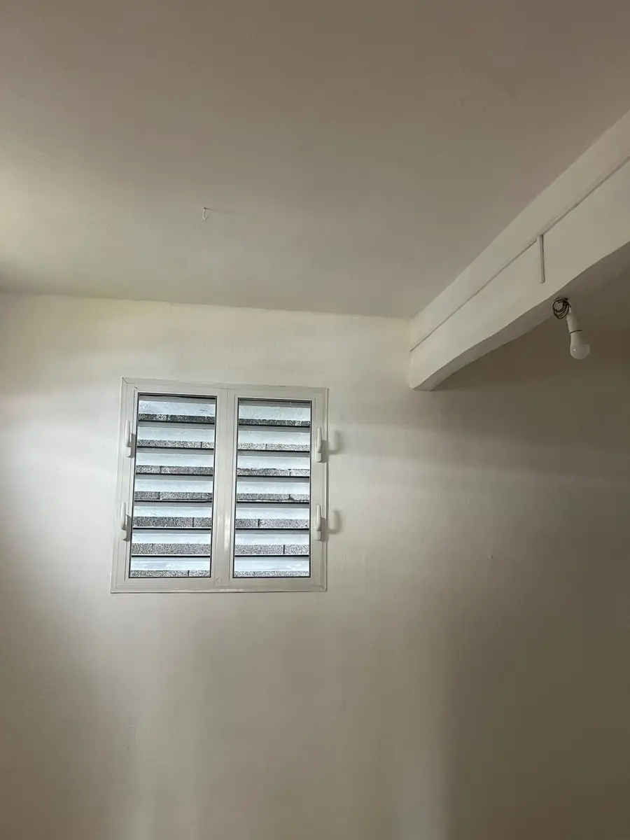 Avant l'installation d'un brasseur d'air par Mes Primes Rénovations, en Martinique ou en Guadeloupe