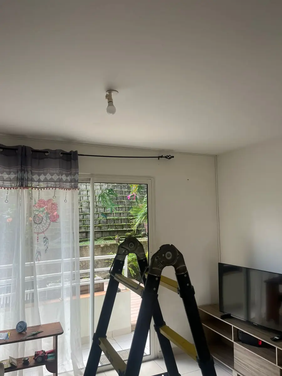Avant l'installation d'un brasseur d'air par Mes Primes Rénovations, en Martinique ou en Guadeloupe