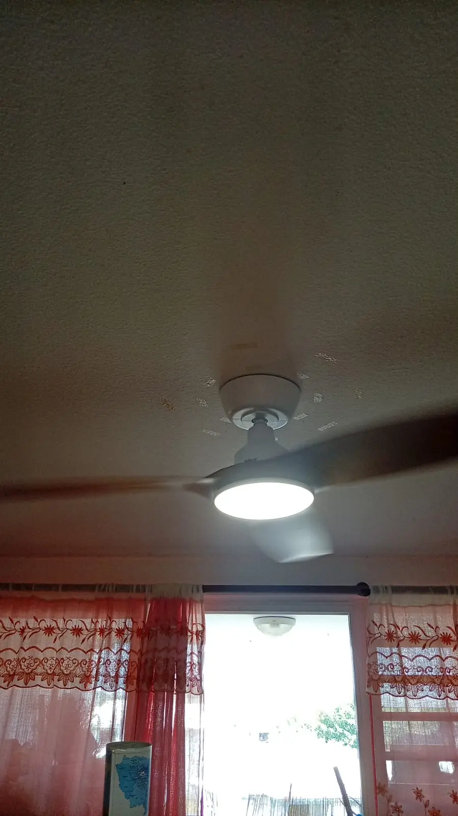 Avant l'installation d'un brasseur d'air par Mes Primes Rénovations, en Martinique ou en Guadeloupe