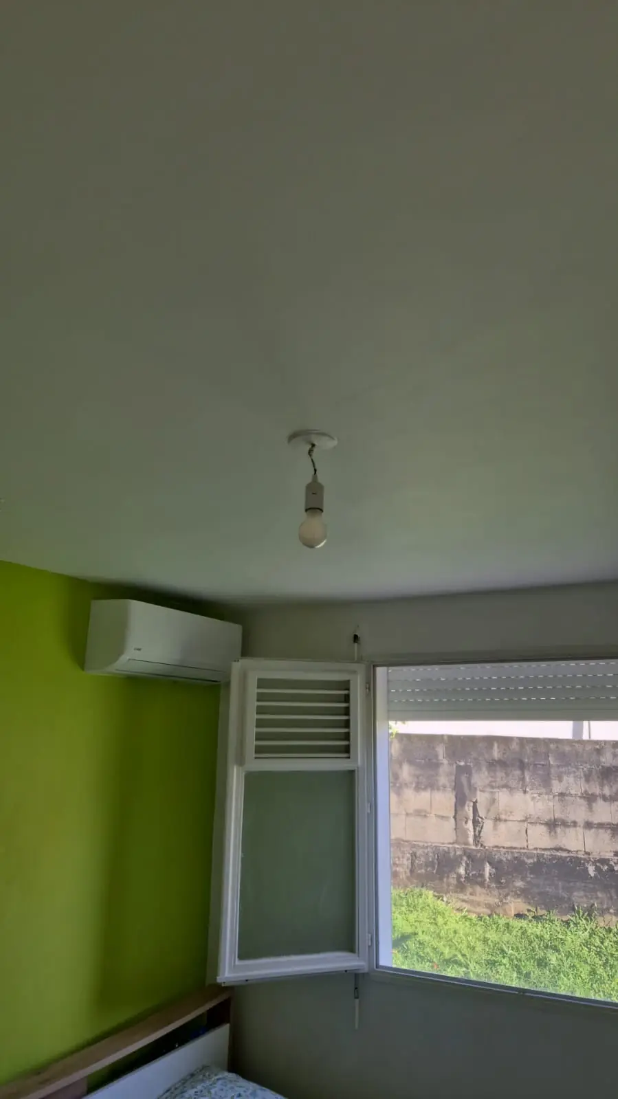 Avant l'installation d'un brasseur d'air par Mes Primes Rénovations, en Martinique ou en Guadeloupe