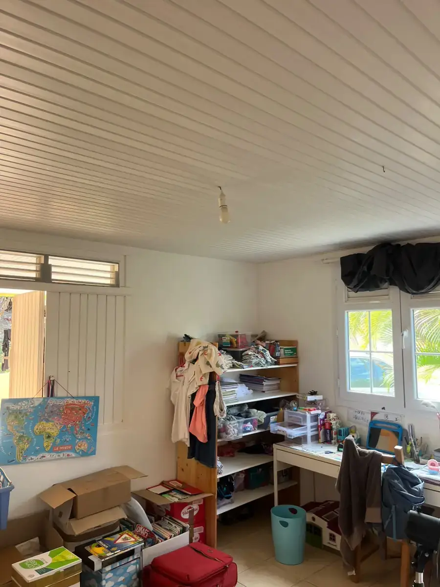 Avant l'installation d'un brasseur d'air par Mes Primes Rénovations, en Martinique ou en Guadeloupe