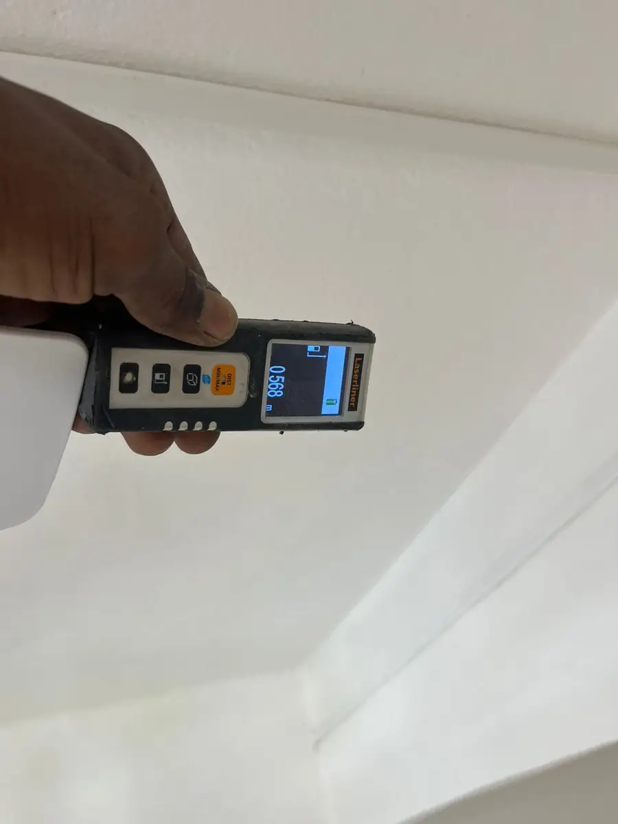 Avant l'installation d'un brasseur d'air par Mes Primes Rénovations, en Martinique ou en Guadeloupe