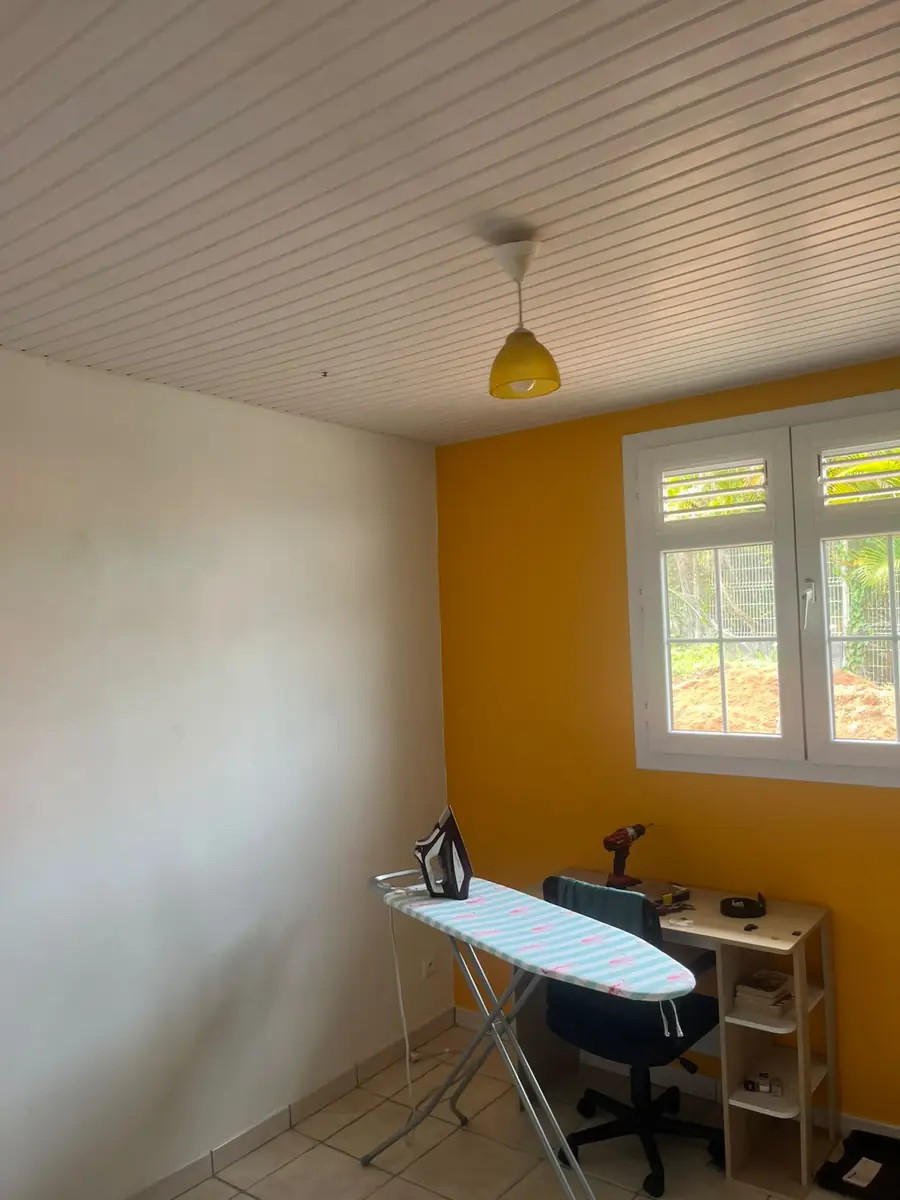 Avant l'installation d'un brasseur d'air par Mes Primes Rénovations, en Martinique ou en Guadeloupe