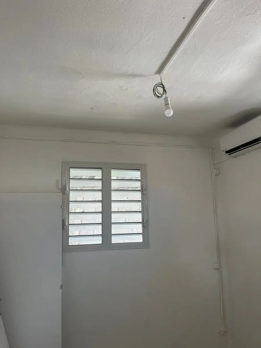Avant l'installation d'un brasseur d'air par Mes Primes Rénovations, en Martinique ou en Guadeloupe