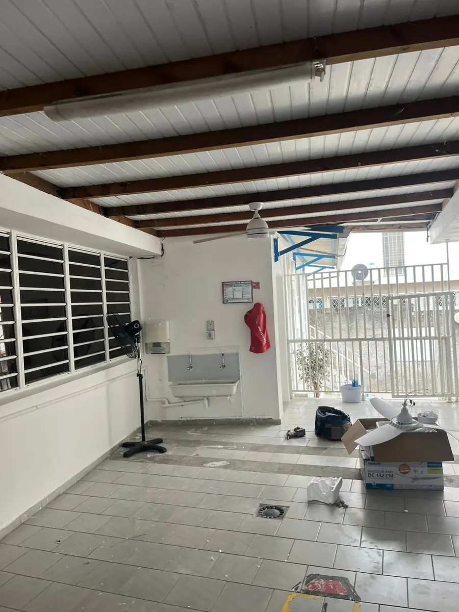Avant l'installation d'un brasseur d'air par Mes Primes Rénovations, en Martinique ou en Guadeloupe