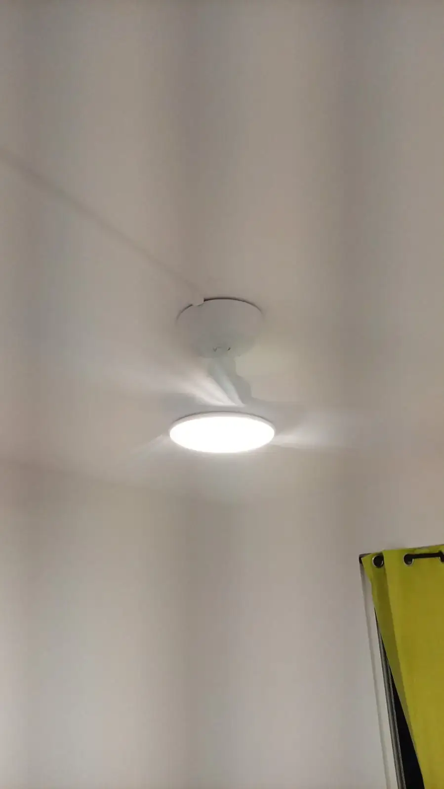 Avant l'installation d'un brasseur d'air par Mes Primes Rénovations, en Martinique ou en Guadeloupe