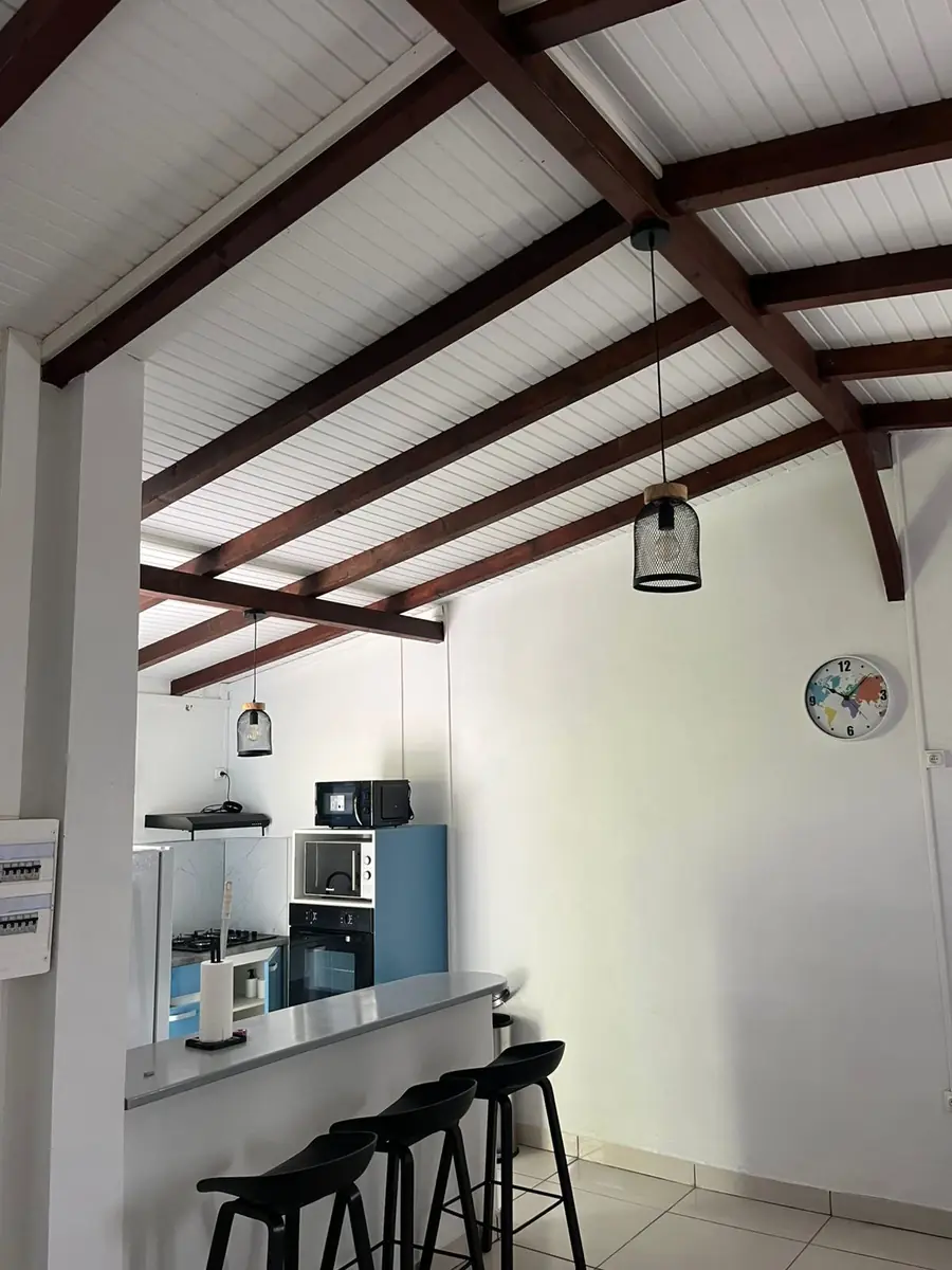 Avant l'installation d'un brasseur d'air par Mes Primes Rénovations, en Martinique ou en Guadeloupe