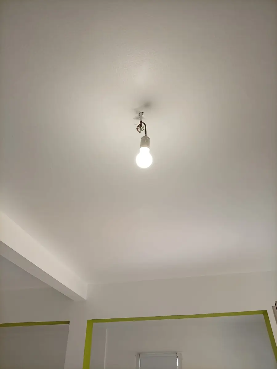 Avant l'installation d'un brasseur d'air par Mes Primes Rénovations, en Martinique ou en Guadeloupe