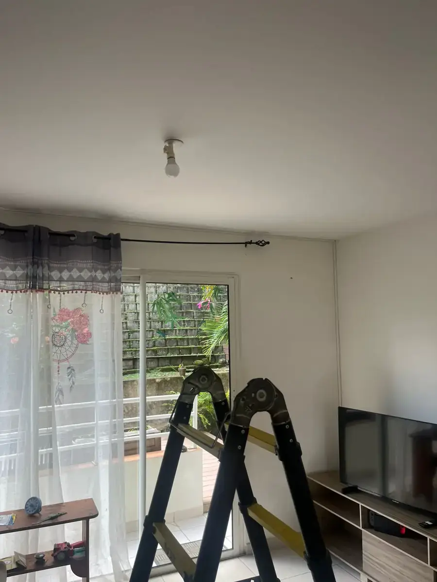 Avant l'installation d'un brasseur d'air par Mes Primes Rénovations, en Martinique ou en Guadeloupe