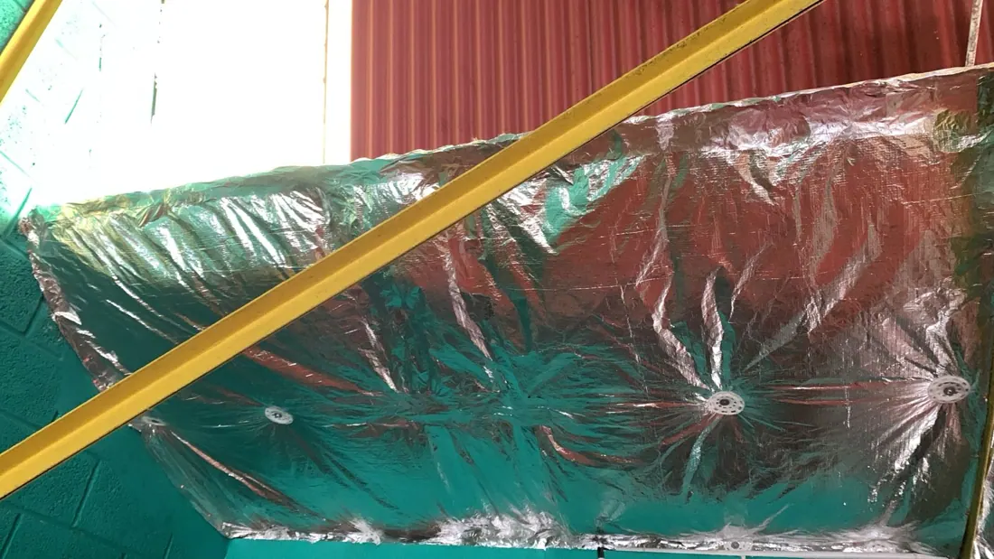 Après isolation : isolant posé sous toiture, chantier terminé à Bellefontaine