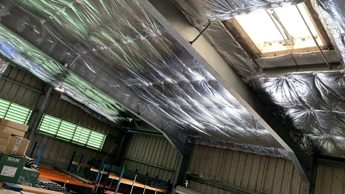 Après isolation : isolant posé sous toiture, chantier terminé à Marin