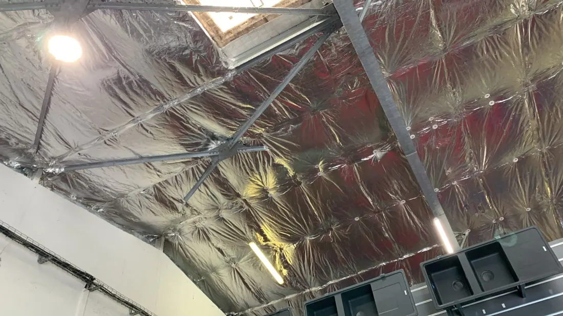 Après isolation : isolant posé sous toiture, chantier terminé à Saint-Esprit