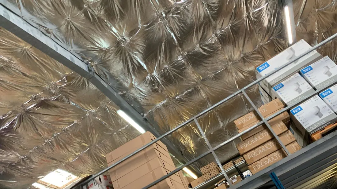Après isolation : isolant posé sous toiture, chantier terminé à Vauclin