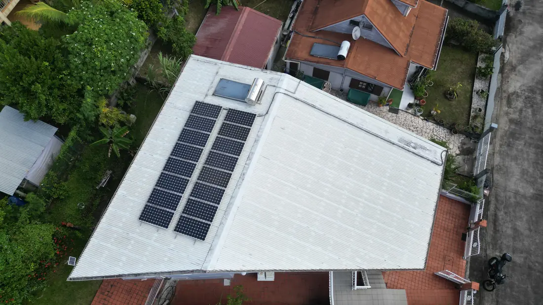 Chantier de toiture réalisé par Mes Primes Rénovations à Rivière-Salée